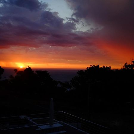 Bright Camps Bay Loft With Stunning Views And Shared Pool Apartment Кейптаун Екстериор снимка